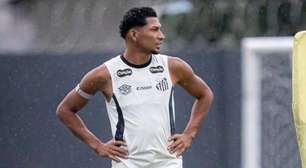 Rony treina com o Santos e fica à disposição para o clássico