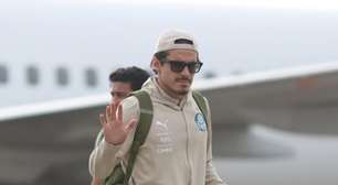 Raphael Veiga se despede da torcida no CT e encaminha saída do Palmeiras