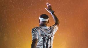 Neymar completa 1 ano no Santos com festa, mas fora de campo