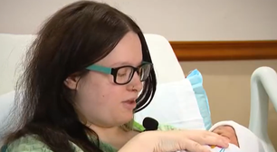 Sem saber que estava grávida, mulher dá à luz em ida ao banheiro no trabalho