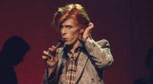 O conselho de John Lennon que David Bowie seguiu após bancar o metido e ignorar
