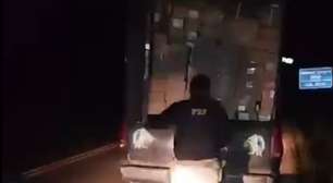 Carga milionária de vitaminas irregulares é apreendida na BR-293, em Bagé