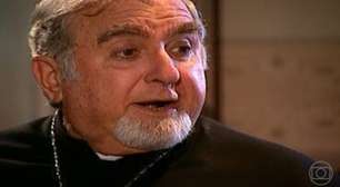 'Terra Nostra': Padre Olavo tenta convencer Gumercindo a não colocar Rosana em convento