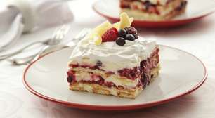 Aprenda a fazer um sofisticado Pavê de Chocolate Branco com Champanhe e Frutas Vermelhas