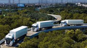 A China já possui uma alternativa para a escassez de motoristas de caminhão: caminhões elétricos autônomos em comboio, com um único motorista responsável por cinco veículos