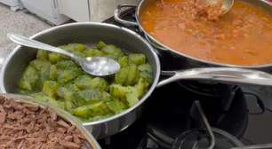 Refogado de chuchu muito bem temperadinho e suculento para você transformar esse legume em um acompanhamento de dar água na boca