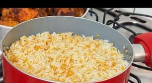 Arroz frito com alho bem soltinho e aromático para você dar um toque de restaurante naquela sobra de arroz de um jeito muito fácil