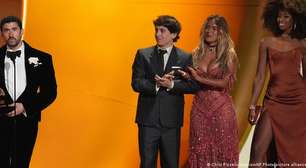 Bad Bunny e Billie Eilish criticam o ICE ao receber o Grammy