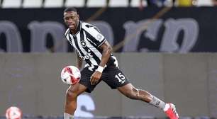 Bastos volta a campo após um ano e completa os 90 minutos