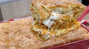 Torta de frango cremosa de liquidificador que fica pronta em poucos minutos e já sai do forno com um recheio de dar inveja a qualquer padaria