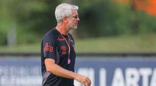 Athletico-PR tem escalação inédita no ano e Odair promove trocas: "Misto de"