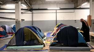 'Viver em uma favela na França': a realidade de 4,2 milhões de pessoas sem moradia digna no país