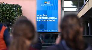 Alunos buscam apoio psicológico após professora ser esfaqueada em escola na França