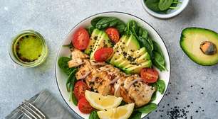 10 saladas proteicas e refrescantes para os dias quentes