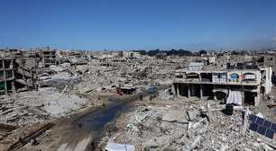 Ataques israelenses matam 17 pessoas na Faixa de Gaza; paletinos começam a voltar ao enclave por Rafah