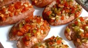 Linguiça recheada: veja qual o segredo do preparo para fazer essa delícia assada no forno que fica super suculenta e perfeita para servir aos amigos