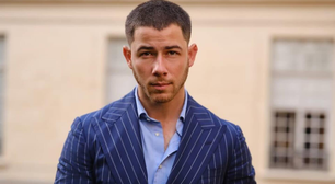 Nick Jonas apresenta nova música "Gut Punch" no The Tonight Show