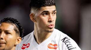 Adonis Frías sente dores na panturrilha e vira nova dúvida no Santos