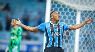 Artilheiro do Brasileirão com novo hat-trick, Carlos Vinicius sonha com convocação para a Seleção Brasileira