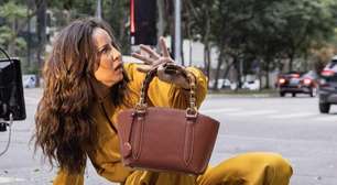 Zenilda usa bolsa de couro de R$ R$ 2.747 em "Três Graças"