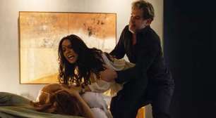 Três Graças: Careca! Zenilda 'depena' Arminda ao flagrar a vilã na cama com Ferette