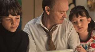 Comédia sobre rivalidade entre pais ganha destaque no Prime Video