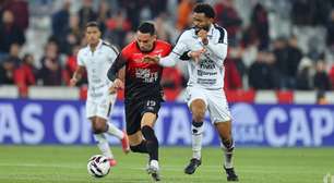 Atacante do Athletico-PR pode estar de saída e passa de titular a dispensável: "Nível"