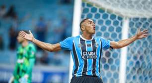 Grêmio vira sobre o Botafogo com hat-trick de Carlos Vinícius