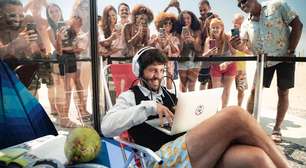 Celebridade é flagrada estudando inglês em Copacabana. Veja.