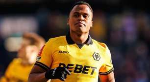 Técnico do Wolves confirma saída de Arias para o Palmeiras