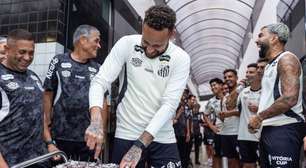 Neymar comemora 34 anos com festa no CT do Santos
