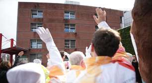 Condutores de tocha olímpica homenageiam feridos de Crans-Montana em hospital