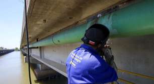 Conserto de adutora que leva água às Ilhas mobiliza equipes de alpinismo industrial