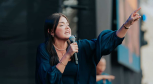 Valéria de Carrossel vira pregadora evangélica para jovens em evento cristão