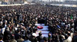 Paquistão vela vítimas de atentado a mesquita reivindicado pelo Estado Islâmico