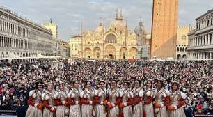 Tradicional 'Desfile das Marias' movimenta Carnaval de Veneza