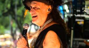 Alceu Valença arrasta multidão no pré-Carnaval de SP; veja imagens