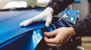 Mudar a cor do carro com envelopamento exige atualizar o CRLV?