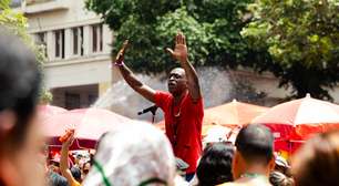 Bloco Fogo e Paixão leva multidão de foliões para as ruas do Rio; veja fotos