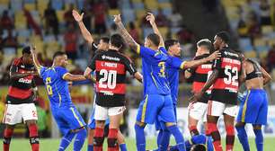 Jogador do Sampaio Corrêa passa mal e desaba em campo; imagens são fortes