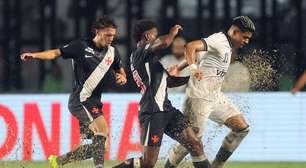 Vasco supera o Botafogo sob chuva e fecha Taça Guanabara com vitória