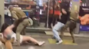 Mulher é jogada no chão por PM durante abordagem em posto de gasolina em SC; veja