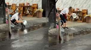 Homem é flagrado lavando panela em sarjeta em bairro de São Paulo