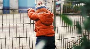 O paradoxo da superproteção: ao "abrirmos caminho" para nossos filhos, estamos criando adultos que desmoronam ao primeiro sinal de problema