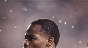 Nas graças da torcida do Vasco, Andrés Gómez lidera futebol brasileiro em duelos vencidos; entenda