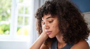 O que significa não se sentir feliz o tempo todo?