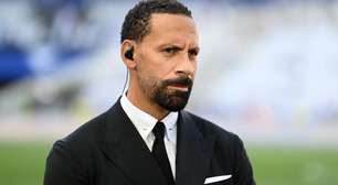 Ex-jogador inglês revela dores crônicas nas costas e auxílio de cadeira de rodas