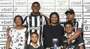 Em apresentação marcada por emoção, Wallace Davi realiza sonho da avó