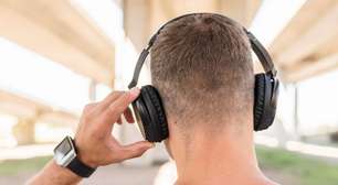 O que a ciência sabe sobre os riscos para a saúde dos fones bluetooth?