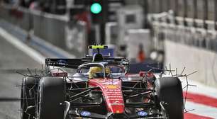 F1: Hamilton diz que novos carros são "divertidos", mas lentos como os da Fórmula 2